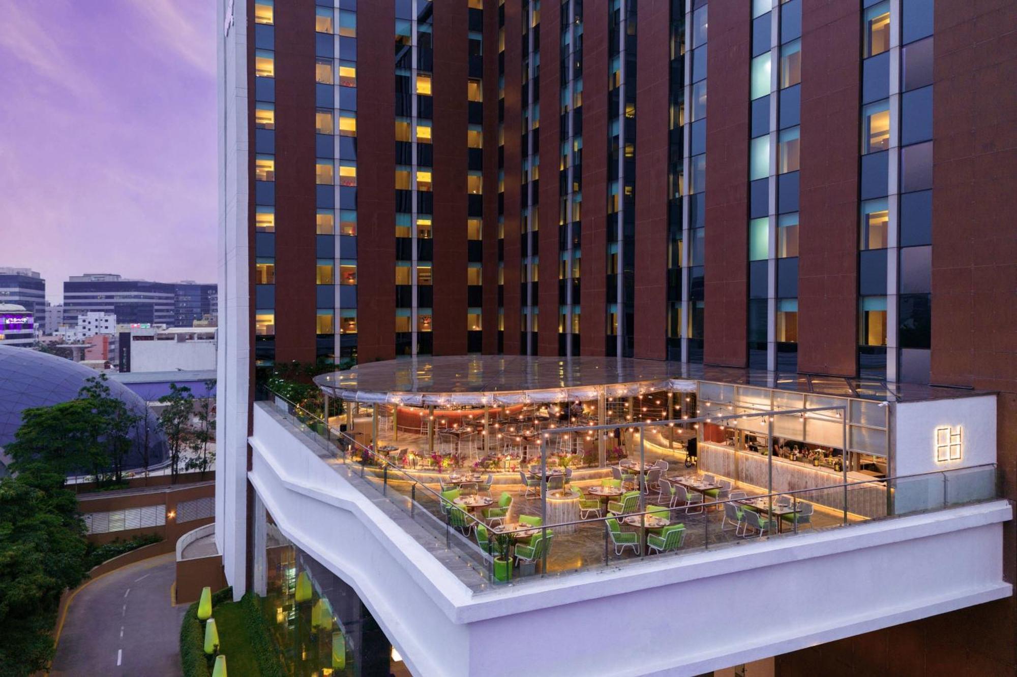 Отель Aloft Bengaluru Outer Ring Road Экстерьер фото