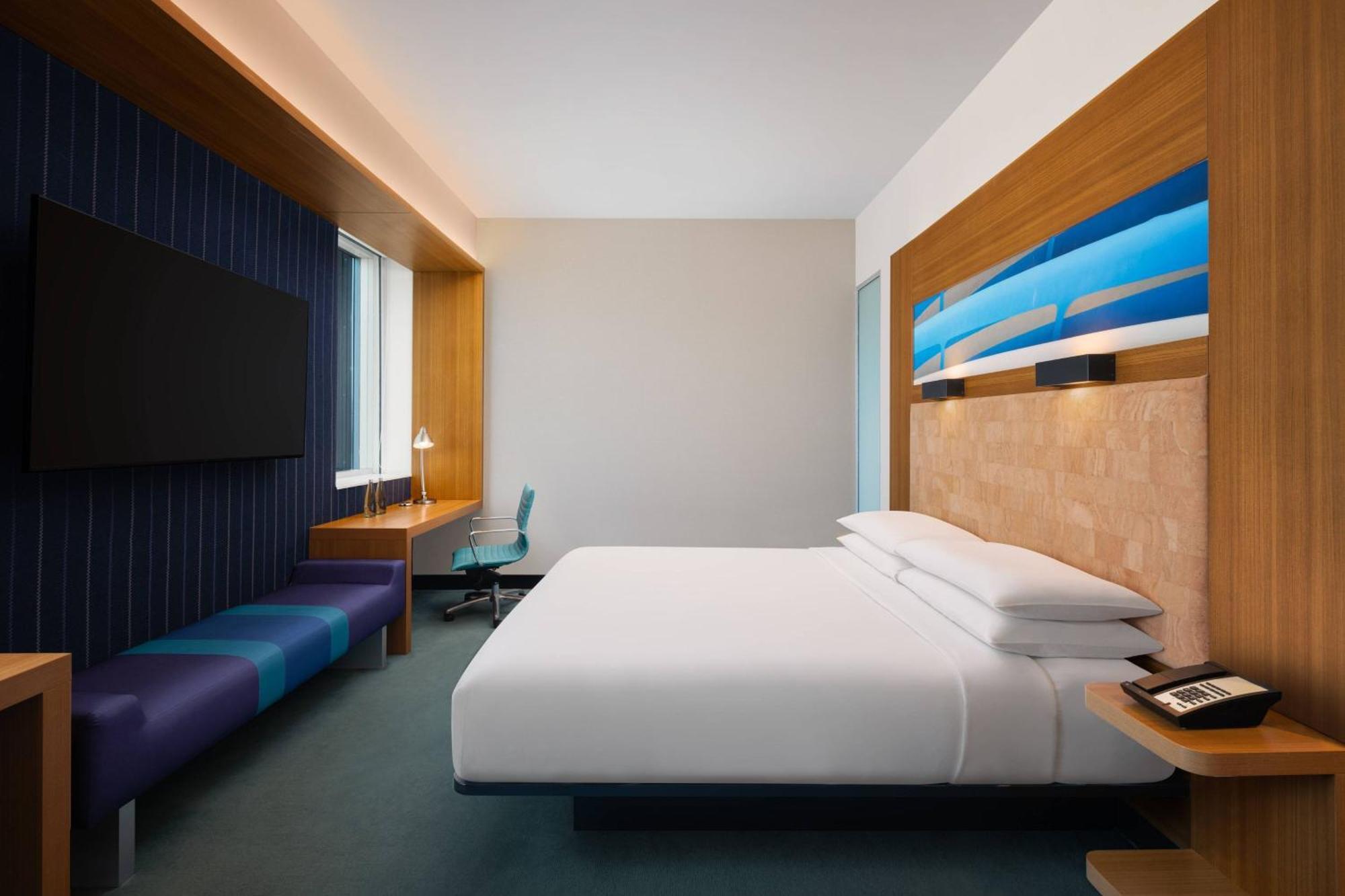 Отель Aloft Bengaluru Outer Ring Road Экстерьер фото