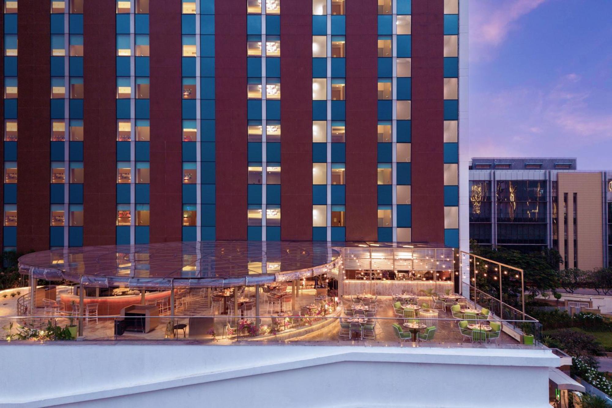Отель Aloft Bengaluru Outer Ring Road Экстерьер фото