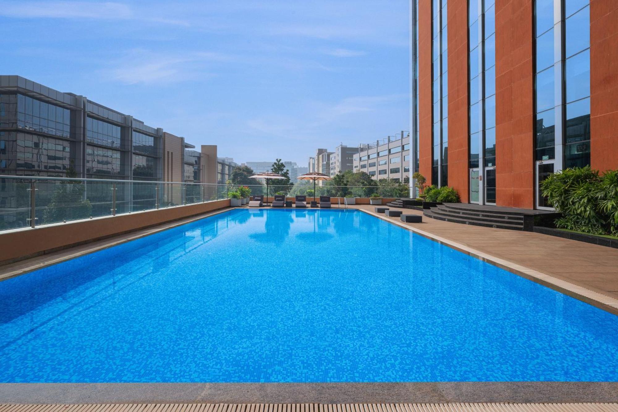 Отель Aloft Bengaluru Outer Ring Road Экстерьер фото