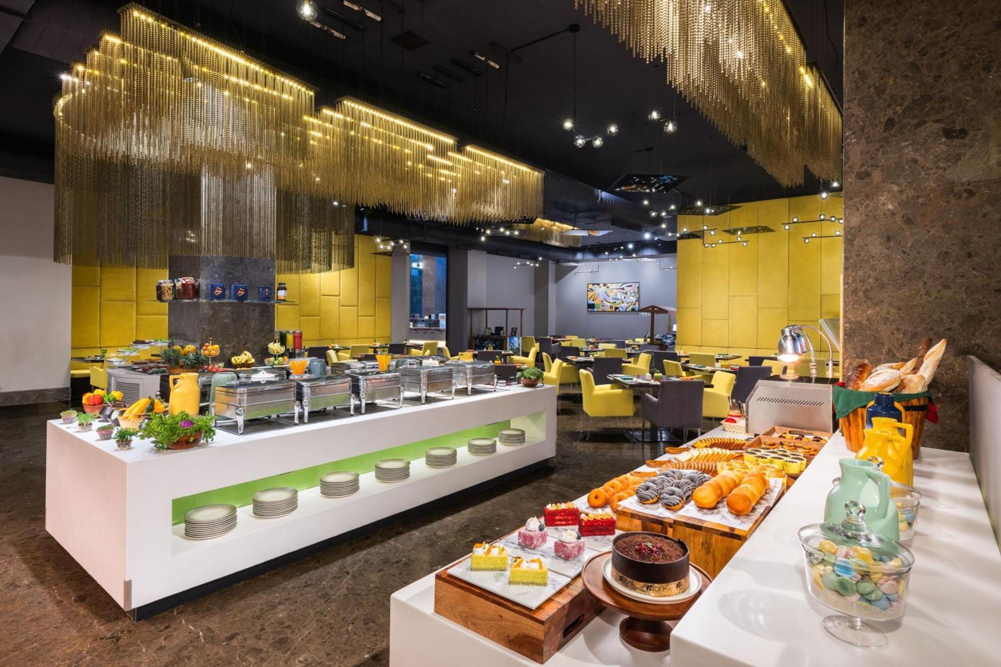Отель Aloft Bengaluru Outer Ring Road Экстерьер фото