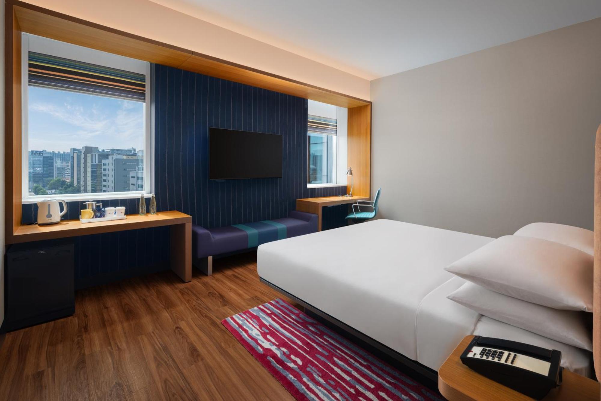 Отель Aloft Bengaluru Outer Ring Road Экстерьер фото