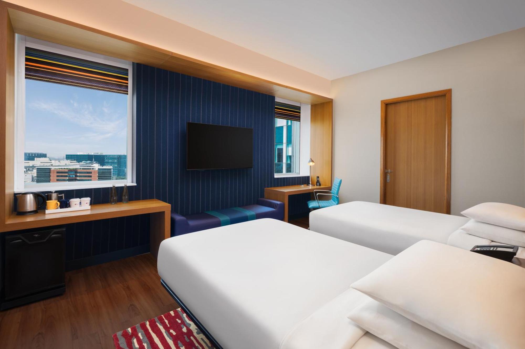 Отель Aloft Bengaluru Outer Ring Road Экстерьер фото