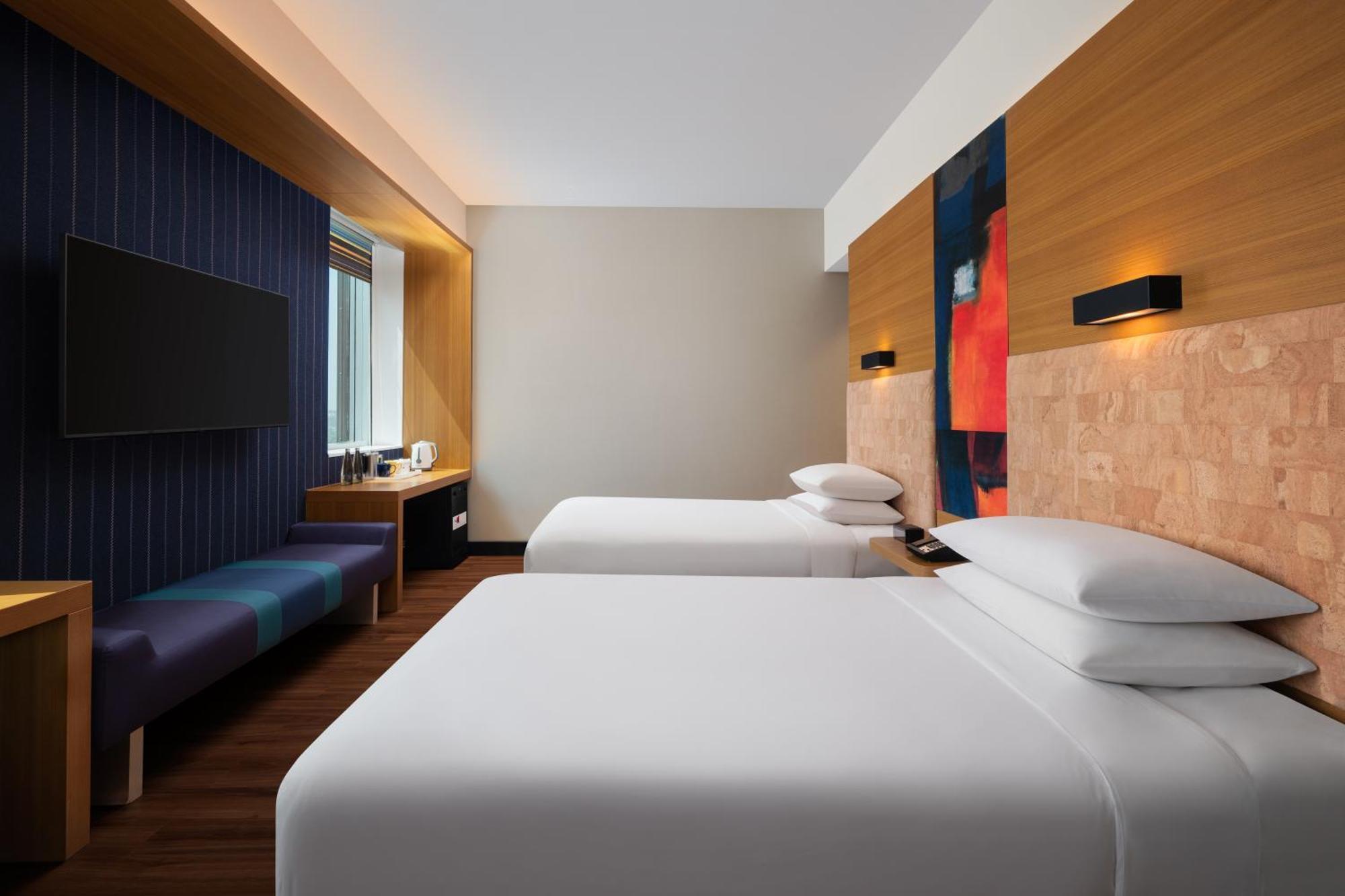Отель Aloft Bengaluru Outer Ring Road Экстерьер фото