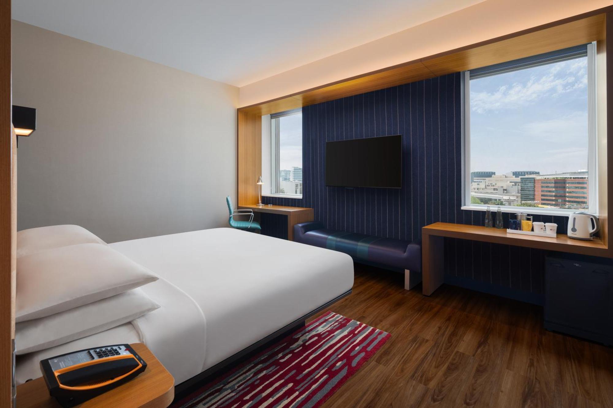 Отель Aloft Bengaluru Outer Ring Road Экстерьер фото