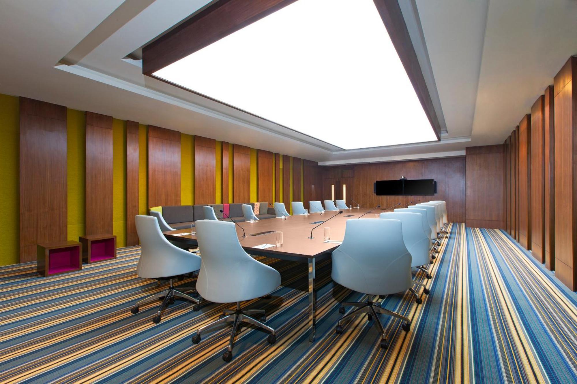 Отель Aloft Bengaluru Outer Ring Road Экстерьер фото