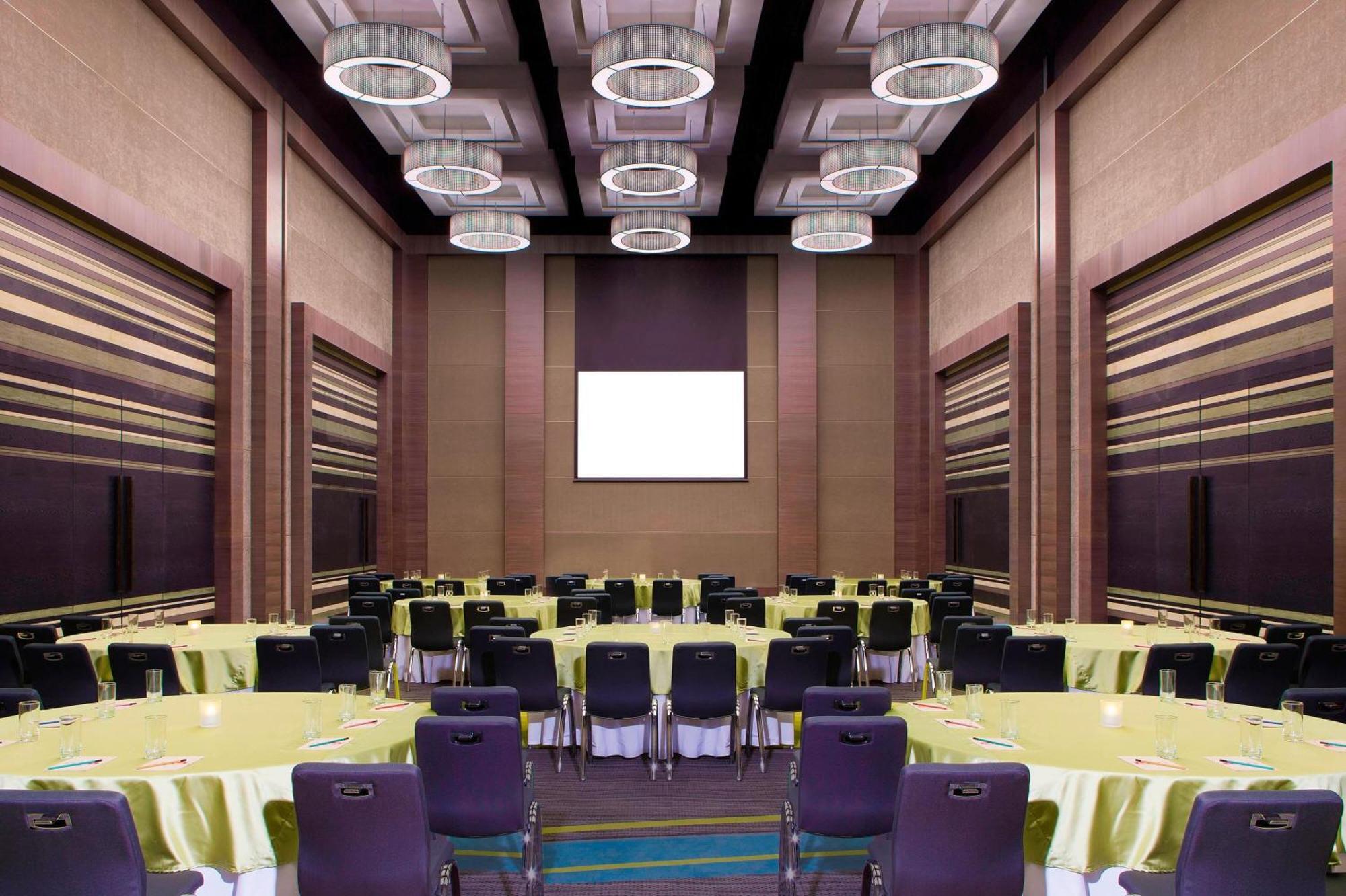 Отель Aloft Bengaluru Outer Ring Road Экстерьер фото