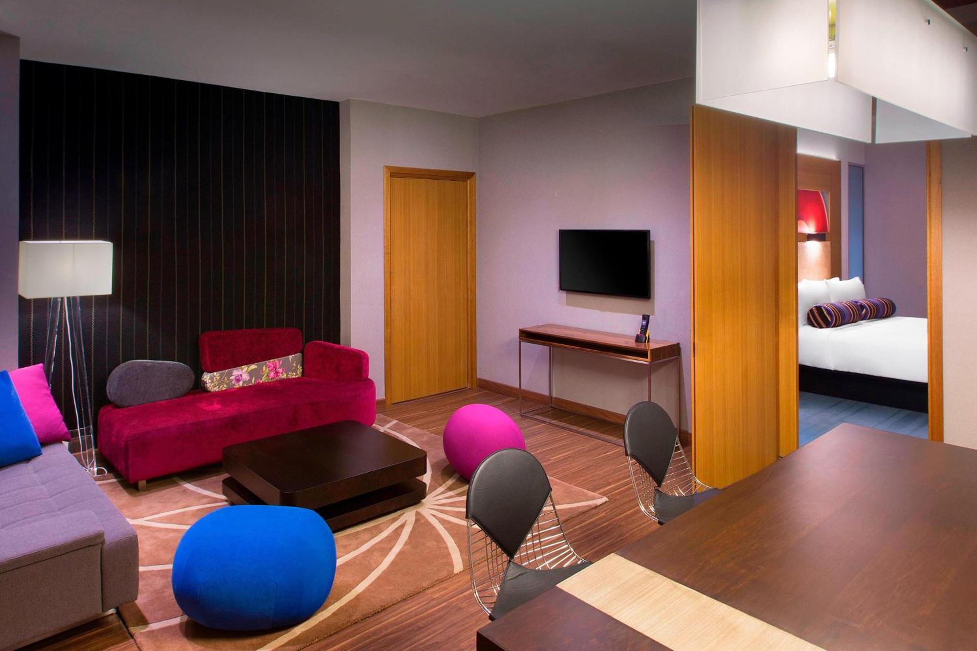 Отель Aloft Bengaluru Outer Ring Road Экстерьер фото