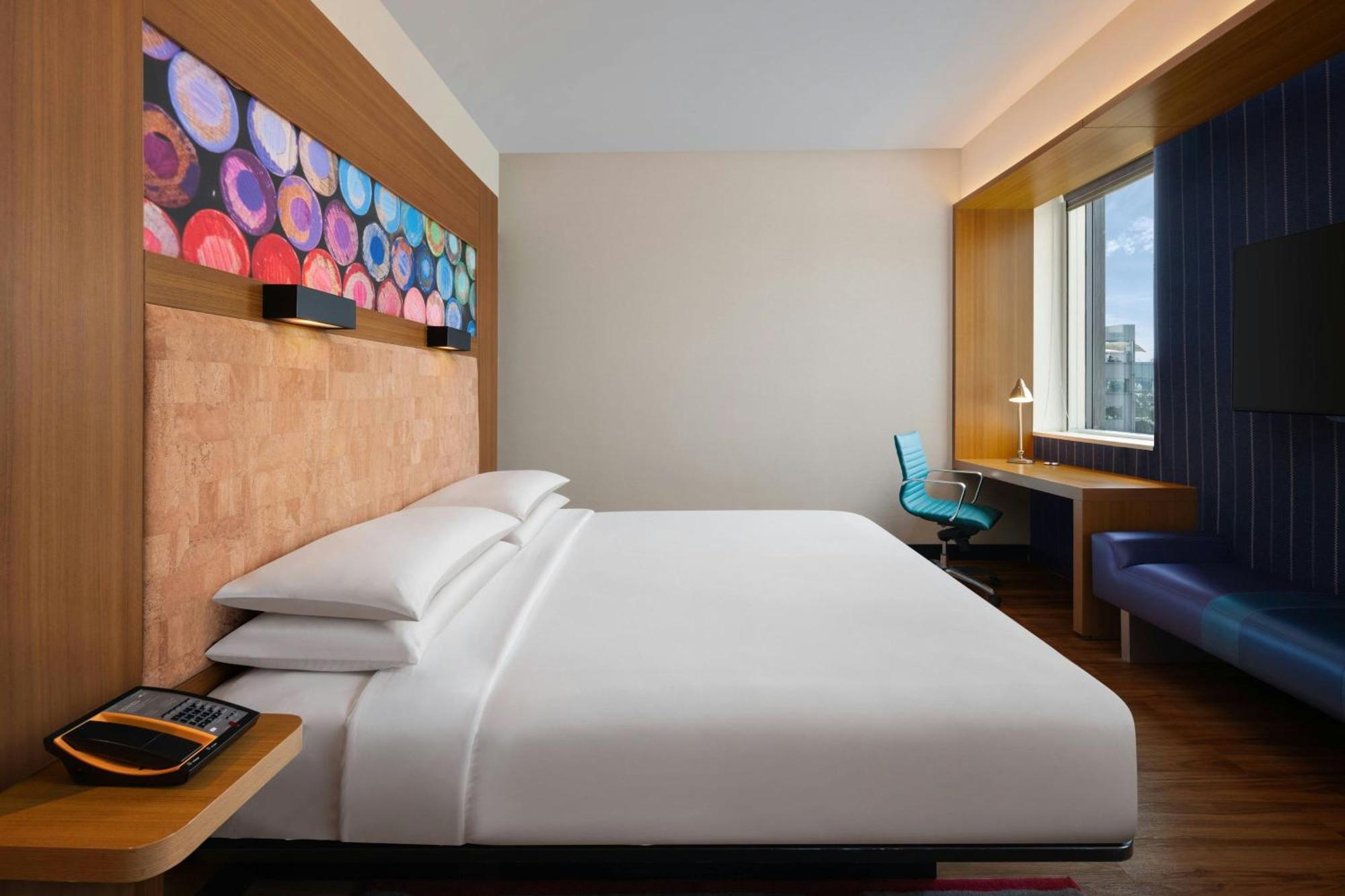 Отель Aloft Bengaluru Outer Ring Road Экстерьер фото