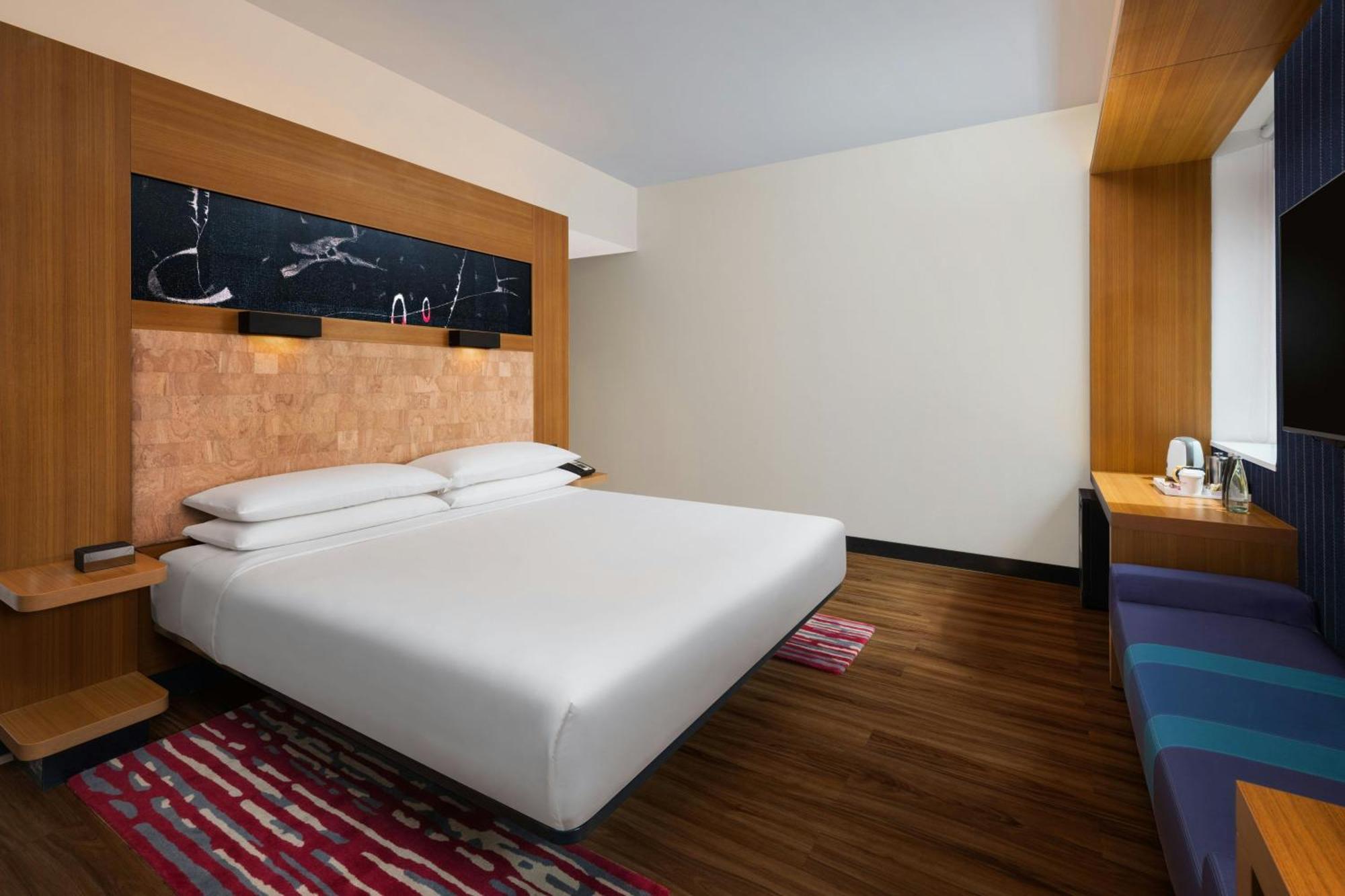 Отель Aloft Bengaluru Outer Ring Road Экстерьер фото