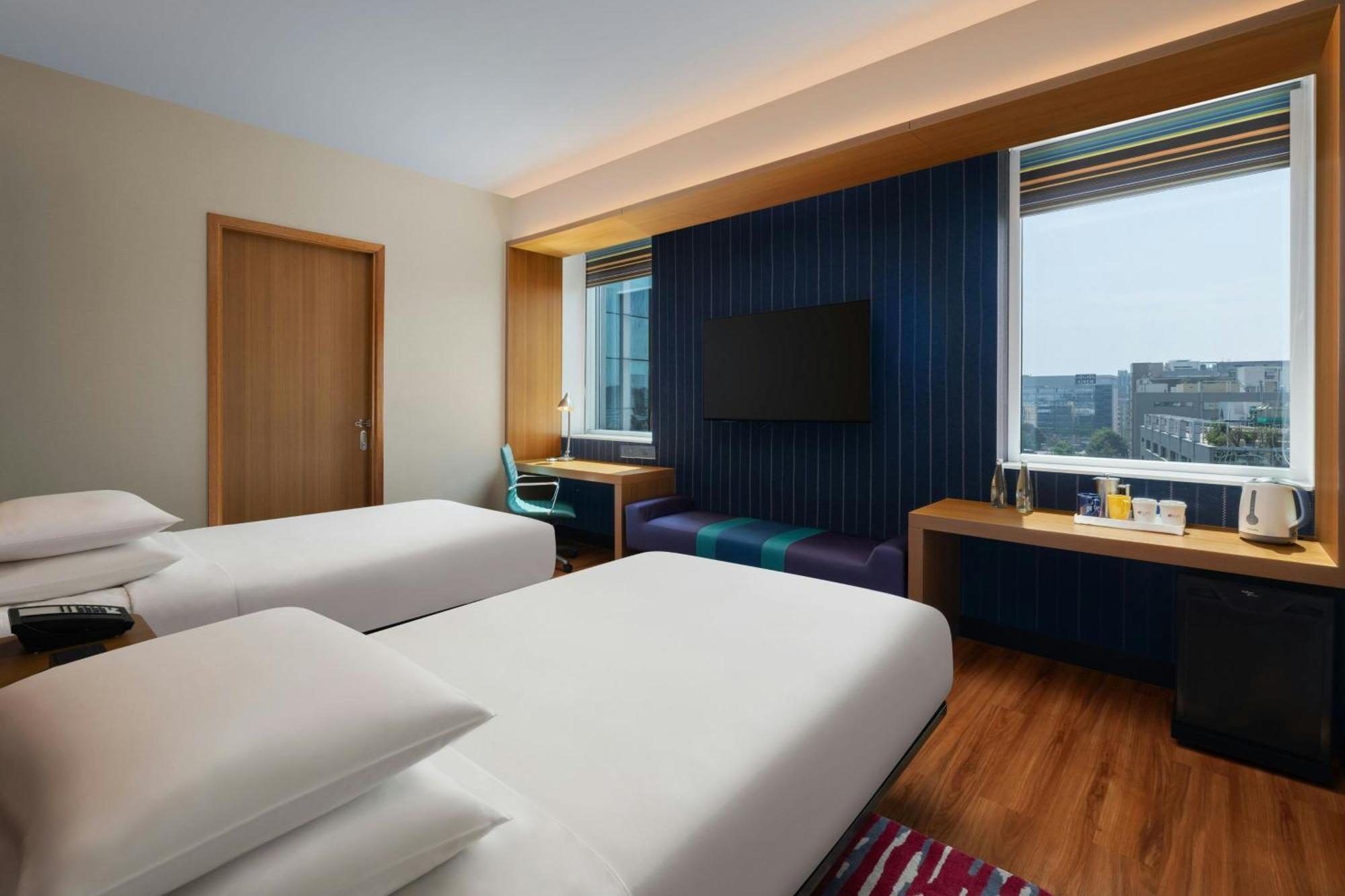 Отель Aloft Bengaluru Outer Ring Road Экстерьер фото