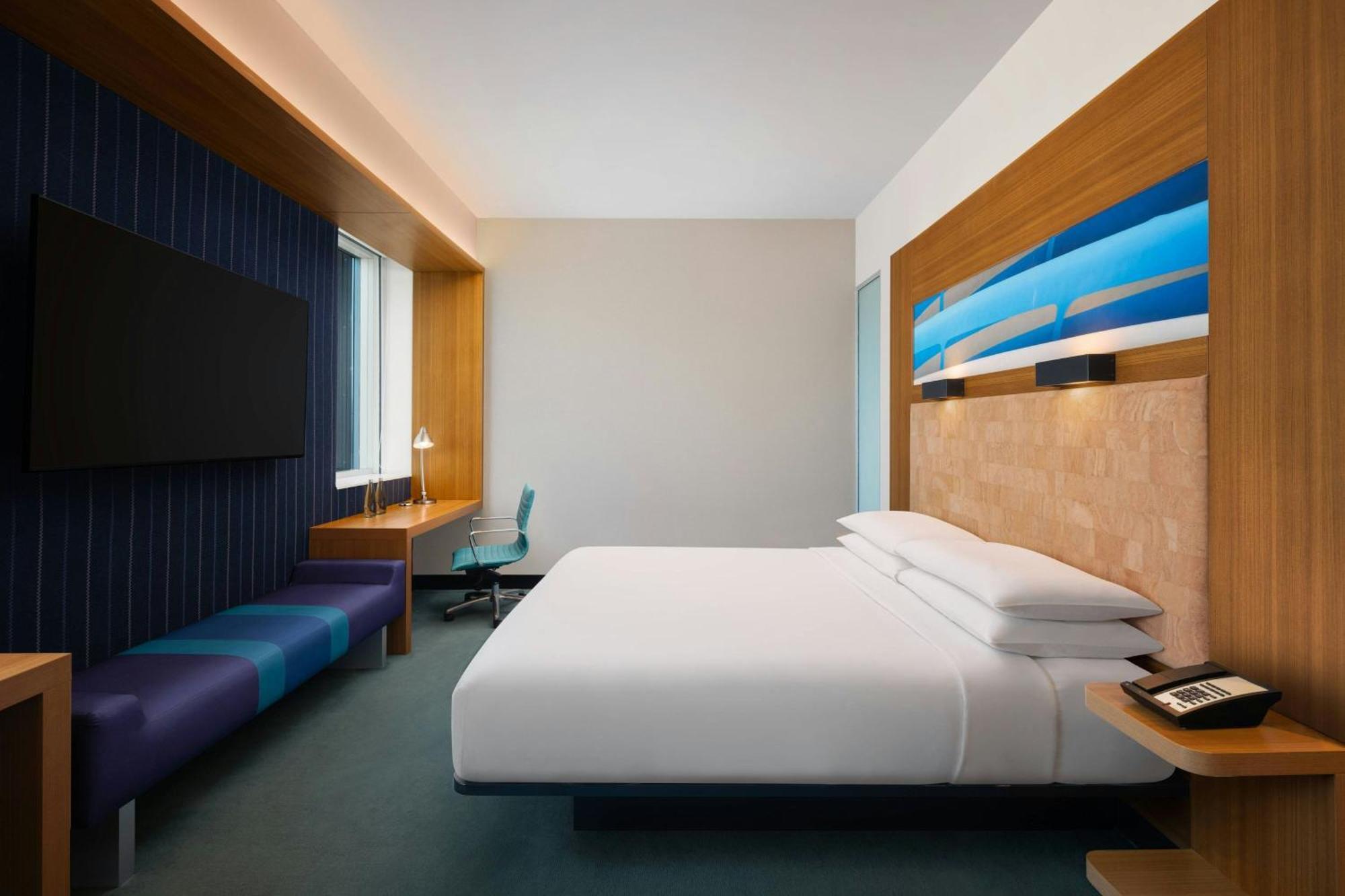 Отель Aloft Bengaluru Outer Ring Road Экстерьер фото